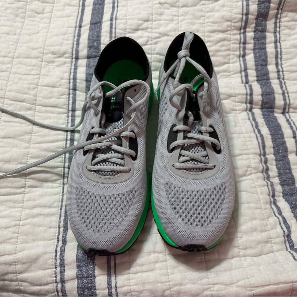 Never worn hovr sonic 5 under armour men’s size 10.5